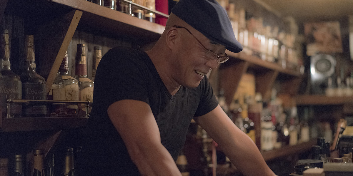 The night progresses, and Mr. Ishida starts to warm up.