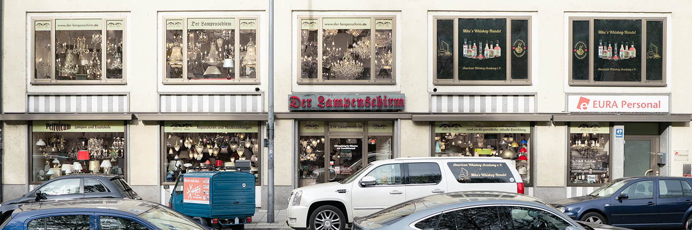 Der Lampenschirm (The Lampshade), as seen from the street